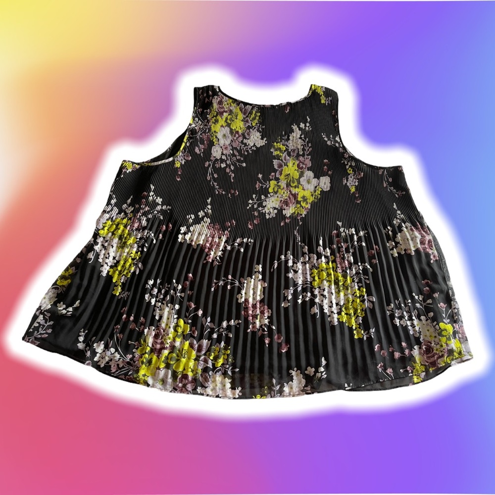 Torrid sleeveless top black floral details sz 4